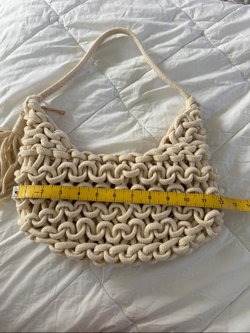 Handwoven Macramé Shoulder Bag in Cream - Picture 3 of 4